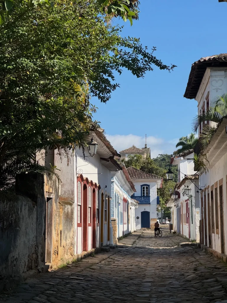 Il centro storico di Paraty verso sera. Dicembre 2025.