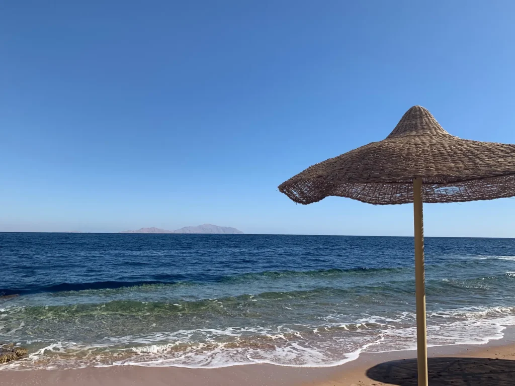 Il mare davanti a Sharm el-Sheikh, con l’isola di Tiran all’orizzonte. Dicembre 2018.