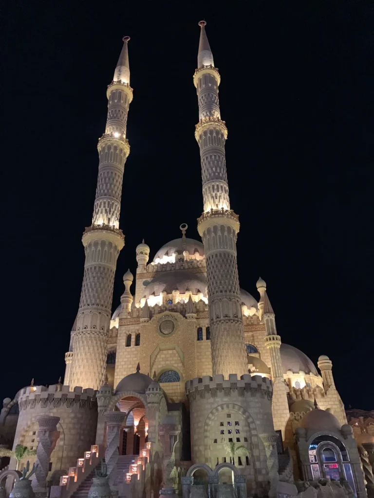 La moschea Al Sahaba, al mercato vecchio di Sharm el-Sheikh. Dicembre 2018.