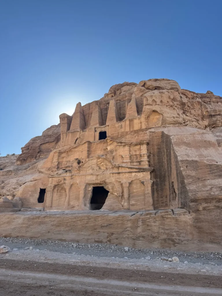 La Tomba dell’Obelisco, all’inizio del percorso di Petra. Marzo 2025.