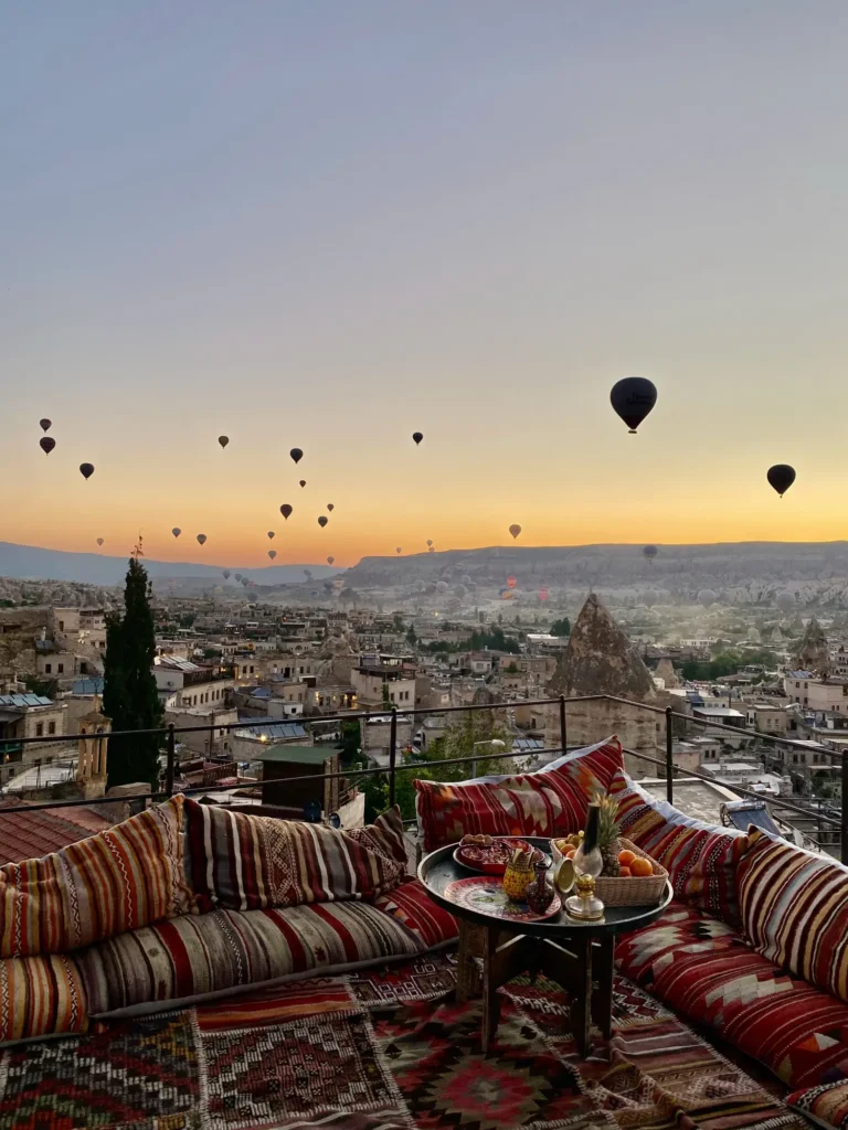 Le mongolfiere all’alba sopra la Cappadocia. Luglio 2022.