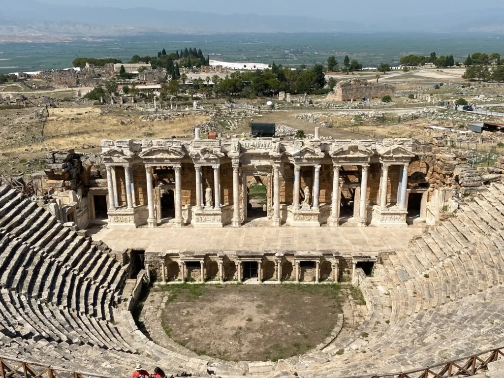 Il teatro romano di Hierapolis, sopra Pamukkale. Agosto 2022.