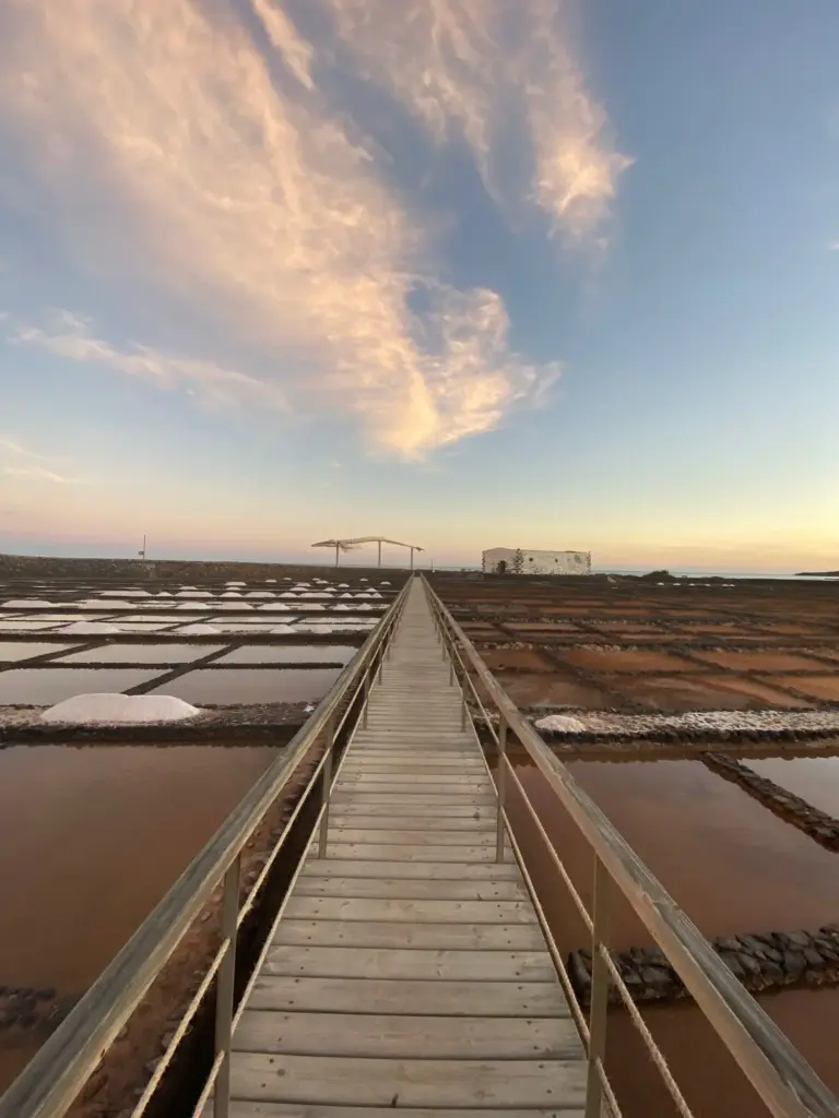 La passerella delle Salinas del Carmen al tramonto, novembre 2019