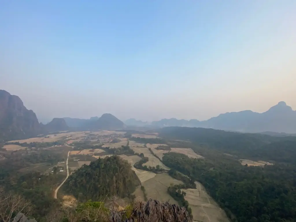La valle di Vang Vieng dall'alto, marzo 2020