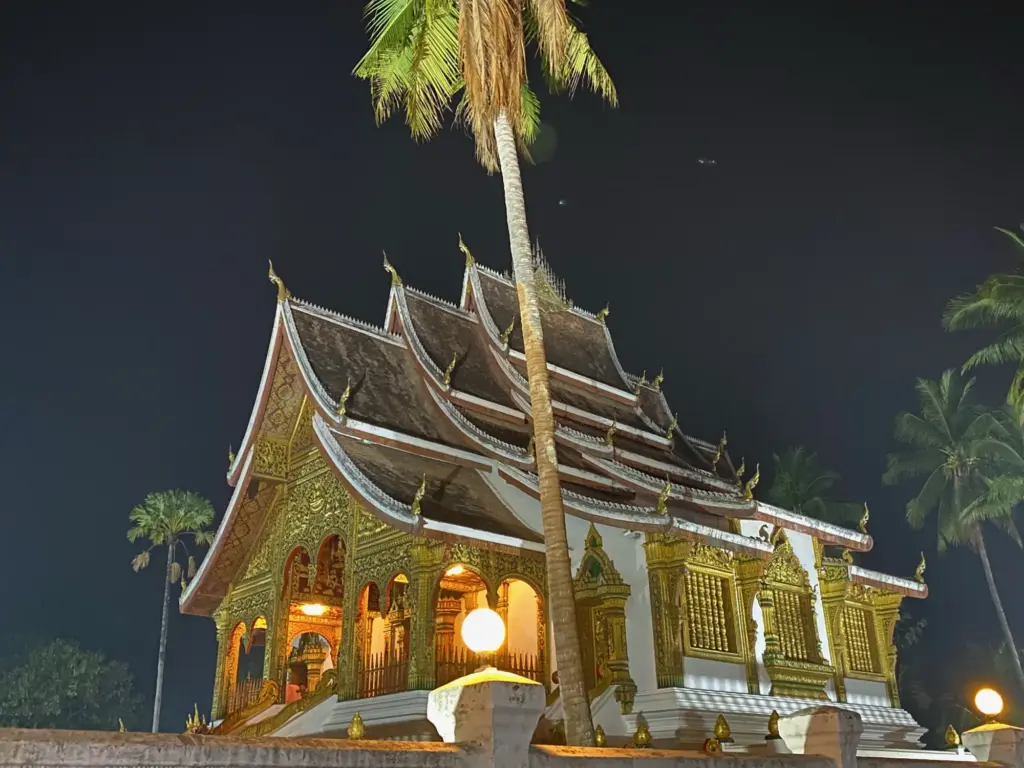 Il Haw Pha Bang di notte, Luang Prabang, marzo 2020