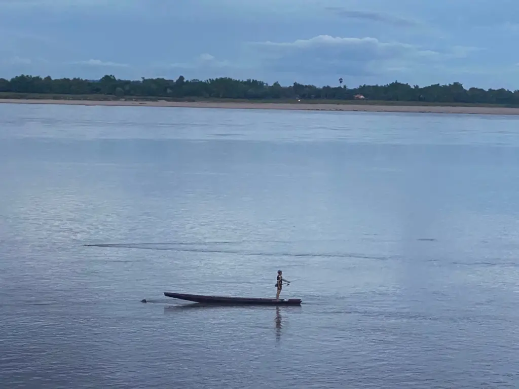Un pescatore sul Mekong, Champasak, luglio 2020