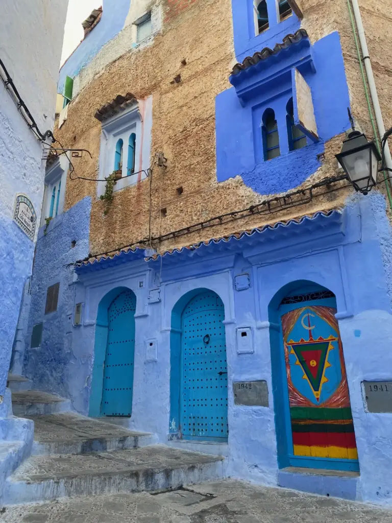 Portoni dipinti a Chefchaouen, novembre 2022