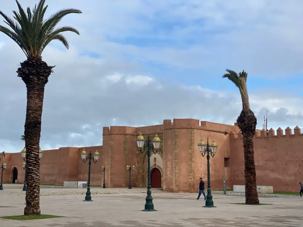 Le mura rosse di Rabat, dicembre 2022