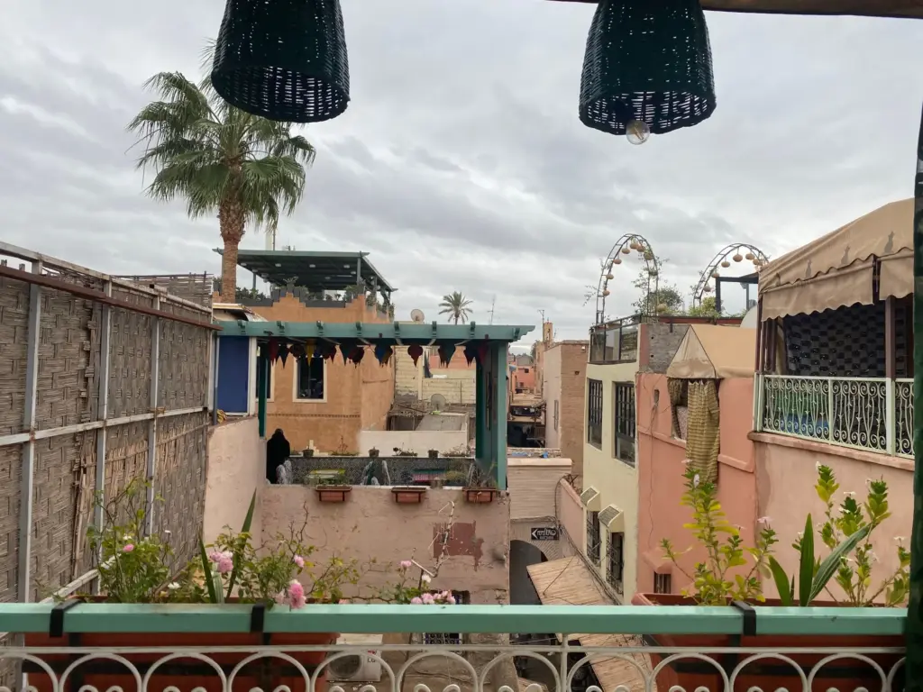 I tetti della medina di Marrakech da una terrazza, dicembre 2022