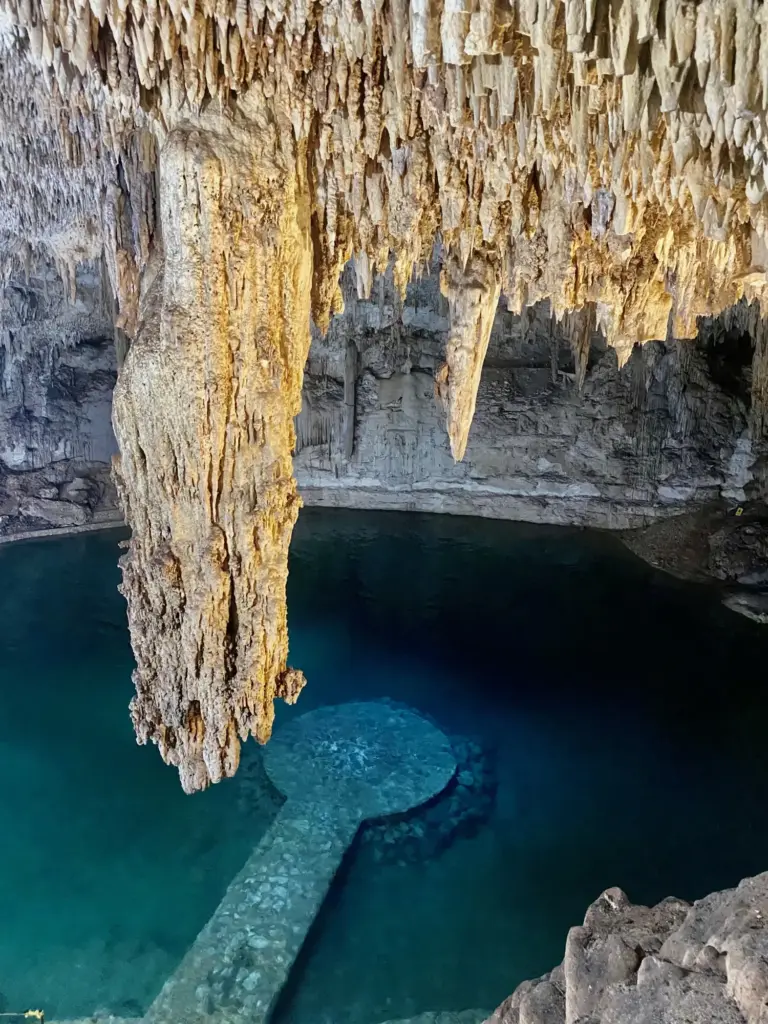 Il cenote Suytun con la passerella di pietra, novembre 2021