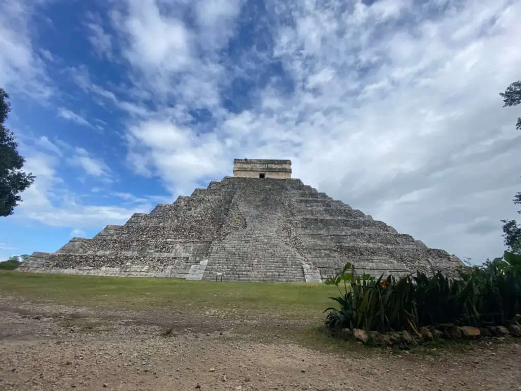 La piramide di Kukulkán a Chichén Itzá, novembre 2021