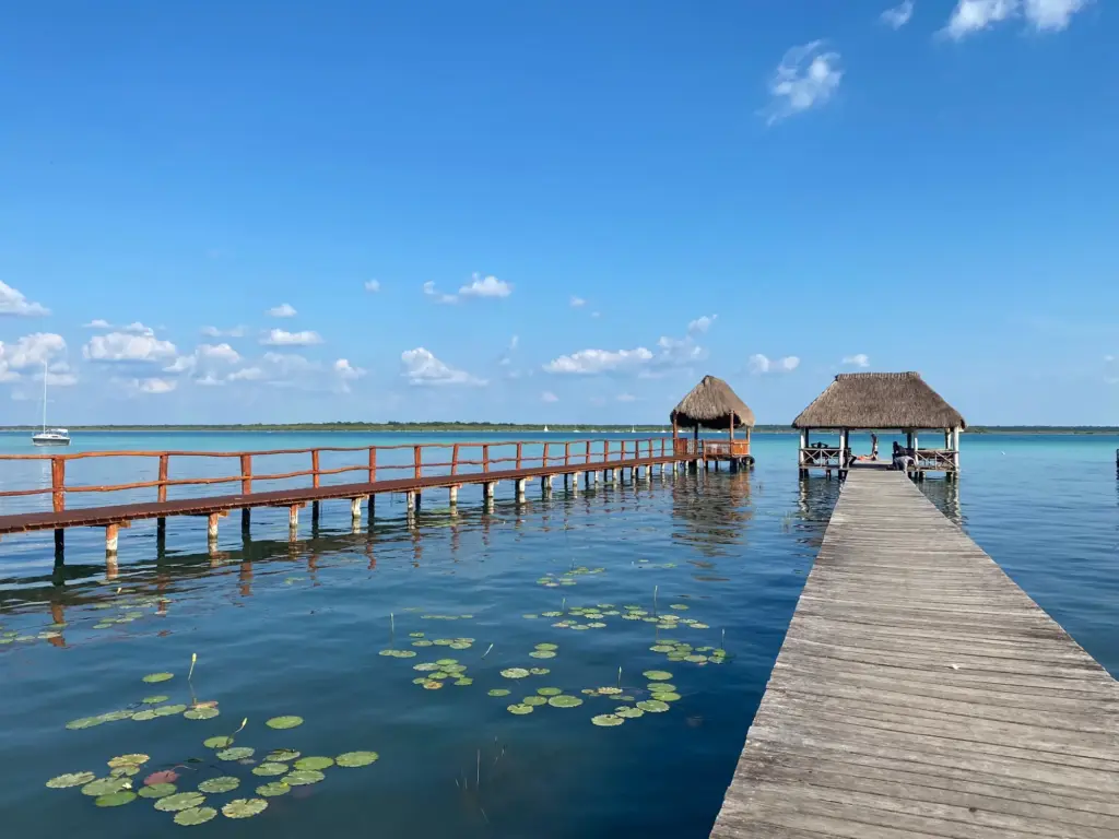 I pontili sulla laguna di Bacalar, novembre 2021