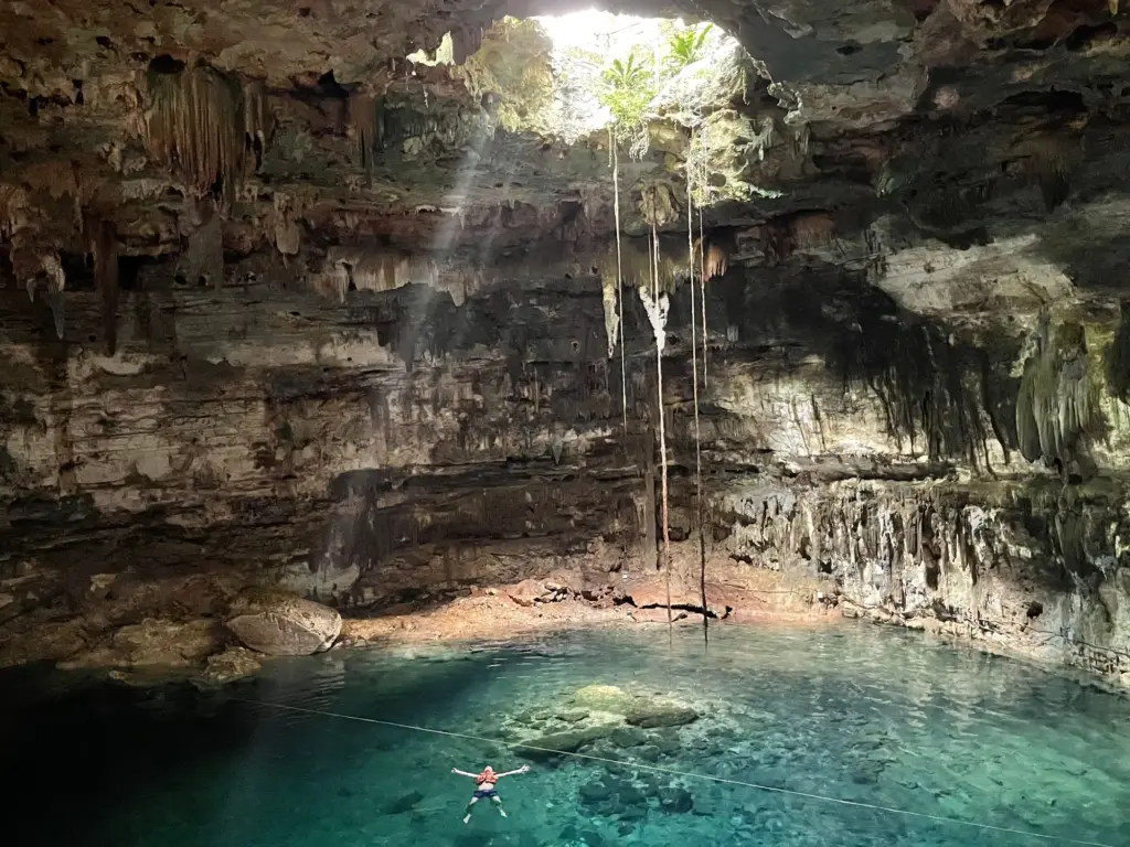Un cenote di Dzitnup, vicino a Valladolid, novembre 2021